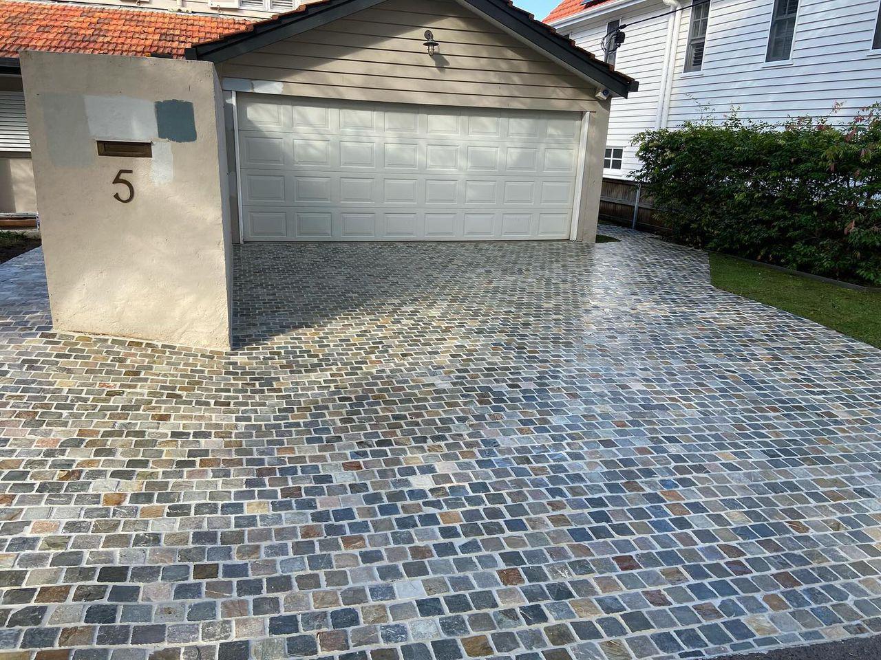 Oyster Quartzite Cobbles on Mesh Gallery Image 1