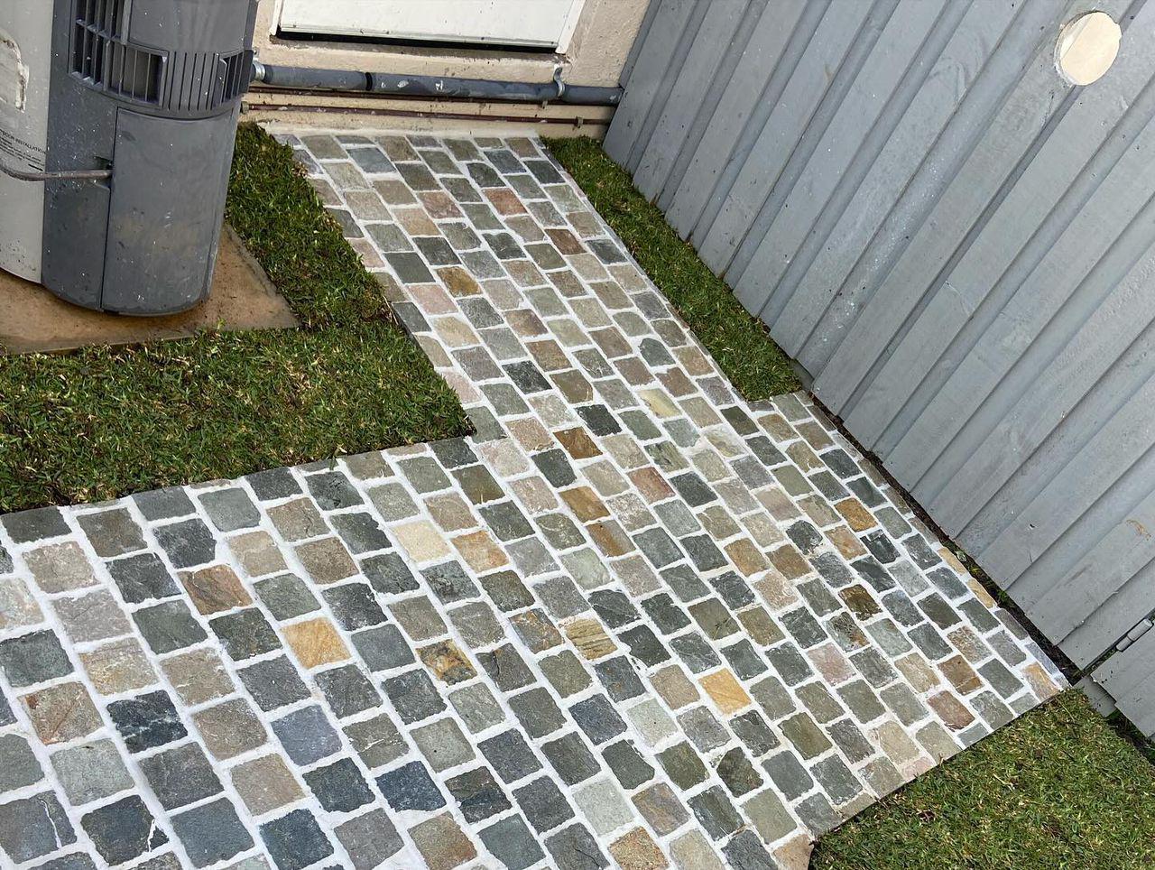 Oyster Quartzite Cobbles on Mesh Gallery Image 2